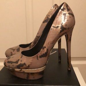 Brian Atwood pumps size 7 1/2 new with box